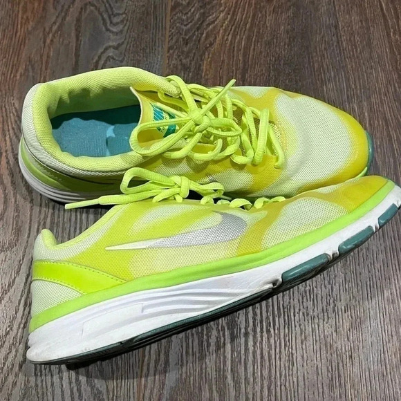 Nike training dual fusion neon green blue accents shoes woman’s size 7.5 - Picture 3 of 6